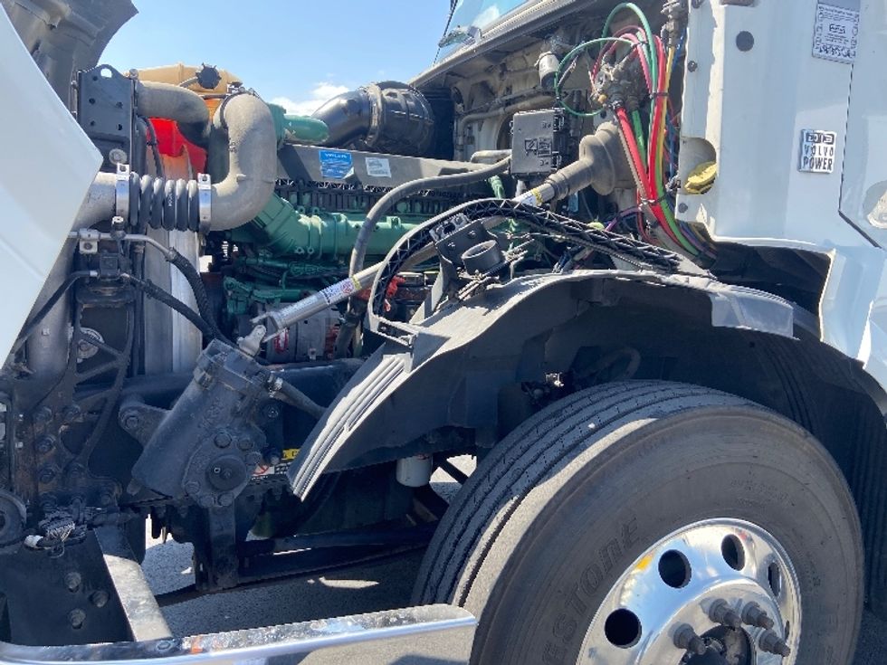 Day Cab Tractor-Heavy Duty Tractors-Volvo-2017-VNL42300-San Antonio-TX-667,553\n\t\tmiles-$ 14,500 - Image 16