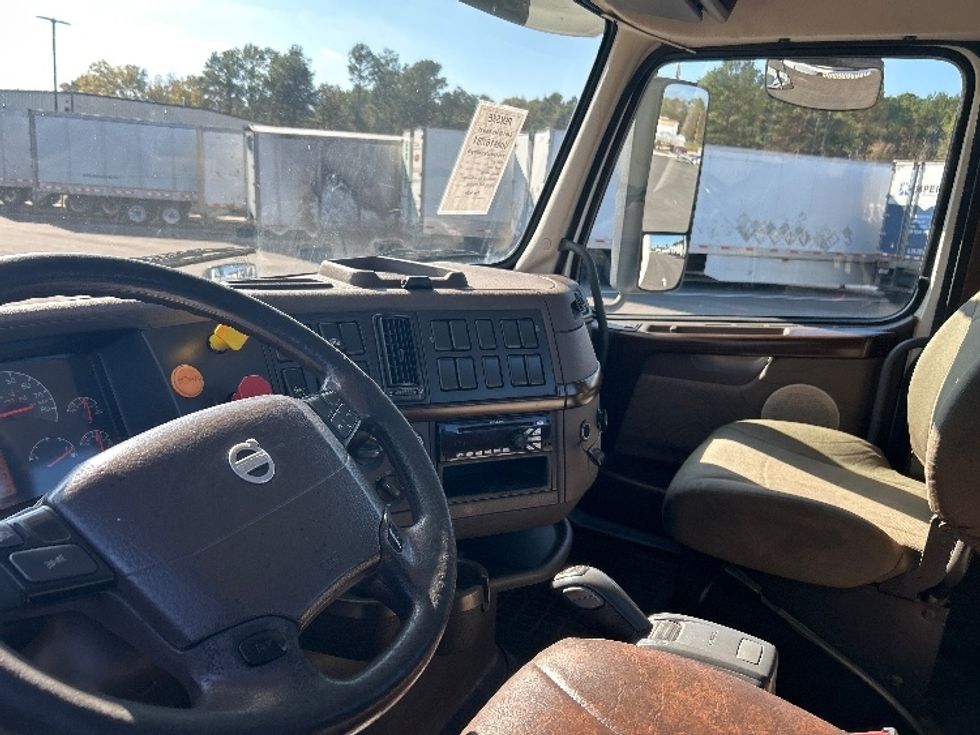 Day Cab Tractor-Heavy Duty Tractors-Volvo-2017-VNL42300-Shreveport-LA-445,518\n\t\tmiles-$ 22,750 - Image 10