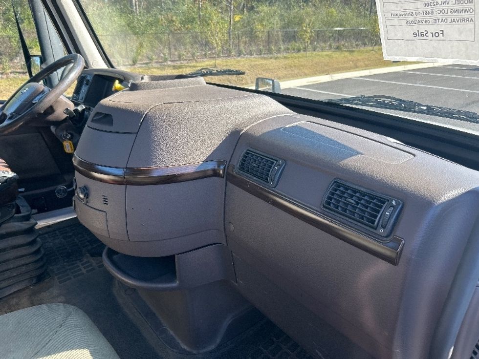 Day Cab Tractor-Heavy Duty Tractors-Volvo-2017-VNL42300-Shreveport-LA-445,518\n\t\tmiles-$ 22,750 - Image 13