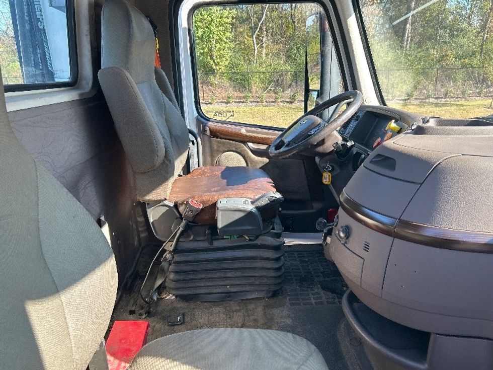 Day Cab Tractor-Heavy Duty Tractors-Volvo-2017-VNL42300-Shreveport-LA-445,518\n\t\tmiles-$ 22,750 - Image 14