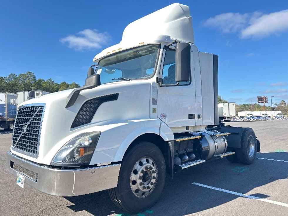 Day Cab Tractor-Heavy Duty Tractors-Volvo-2017-VNL42300-Shreveport-LA-445,518\n\t\tmiles-$ 22,750 - Image 3