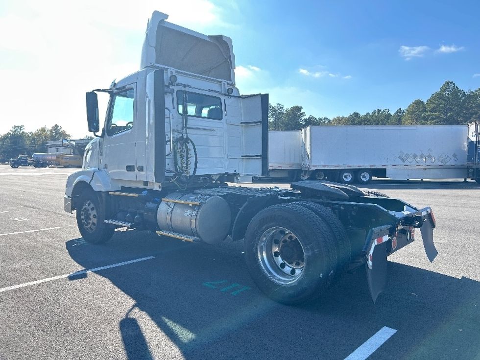Day Cab Tractor-Heavy Duty Tractors-Volvo-2017-VNL42300-Shreveport-LA-445,518\n\t\tmiles-$ 22,750 - Image 5