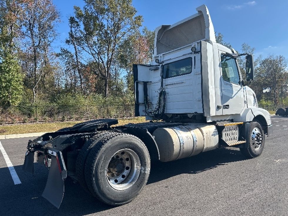 Day Cab Tractor-Heavy Duty Tractors-Volvo-2017-VNL42300-Shreveport-LA-445,518\n\t\tmiles-$ 22,750 - Image 7