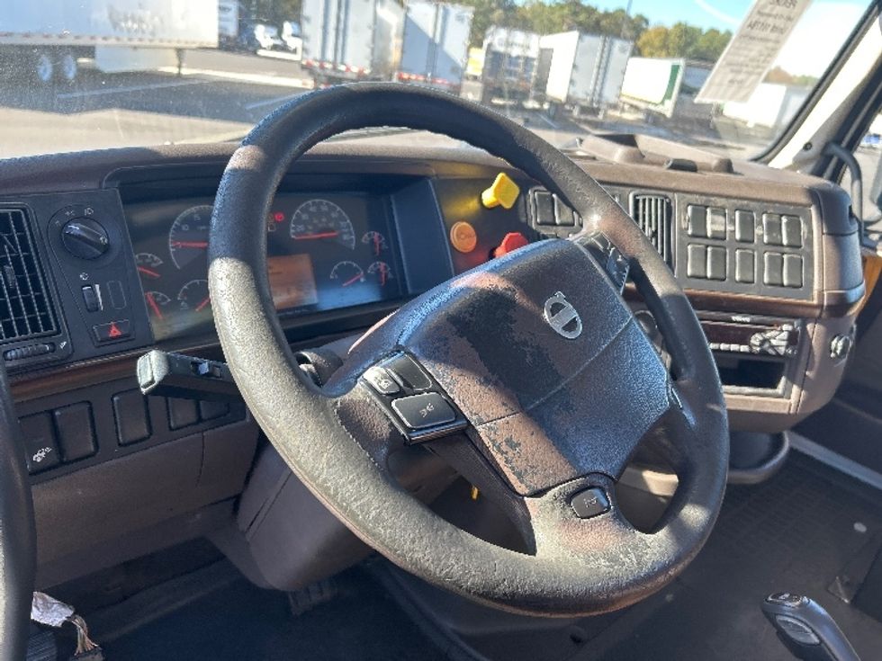 Day Cab Tractor-Heavy Duty Tractors-Volvo-2017-VNL42300-Shreveport-LA-527,827\n\t\tmiles-$ 19,250 - Image 10