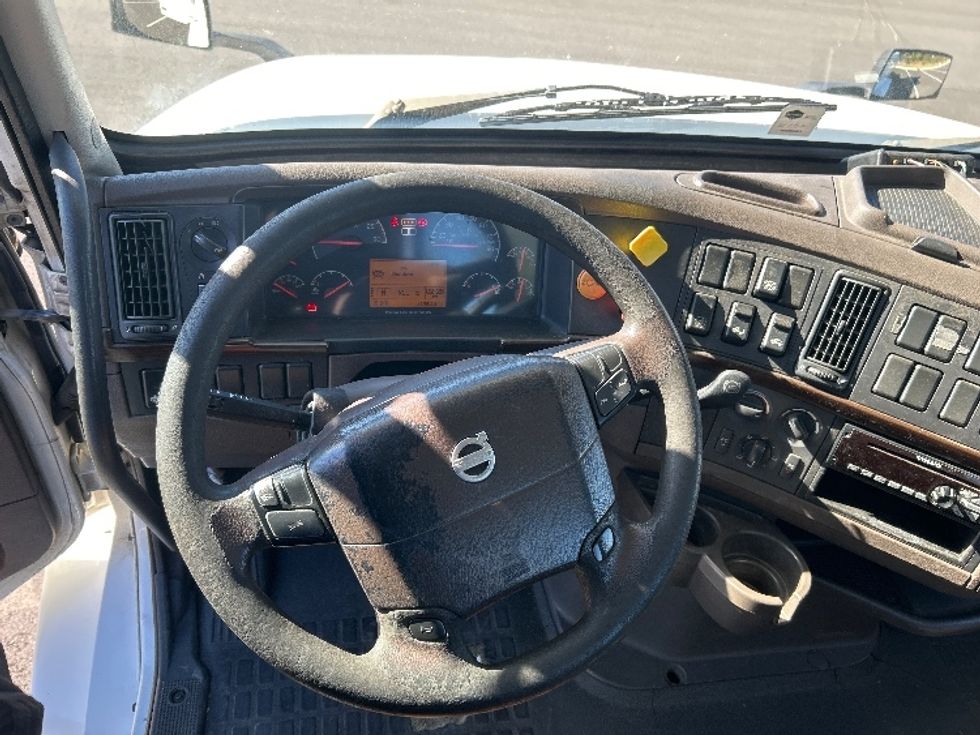 Day Cab Tractor-Heavy Duty Tractors-Volvo-2017-VNL42300-Shreveport-LA-527,827\n\t\tmiles-$ 19,250 - Image 11