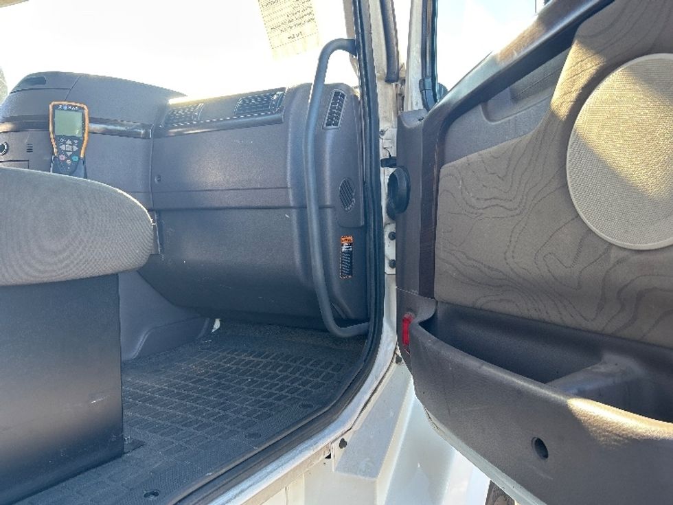 Day Cab Tractor-Heavy Duty Tractors-Volvo-2017-VNL42300-Shreveport-LA-527,827\n\t\tmiles-$ 19,250 - Image 12