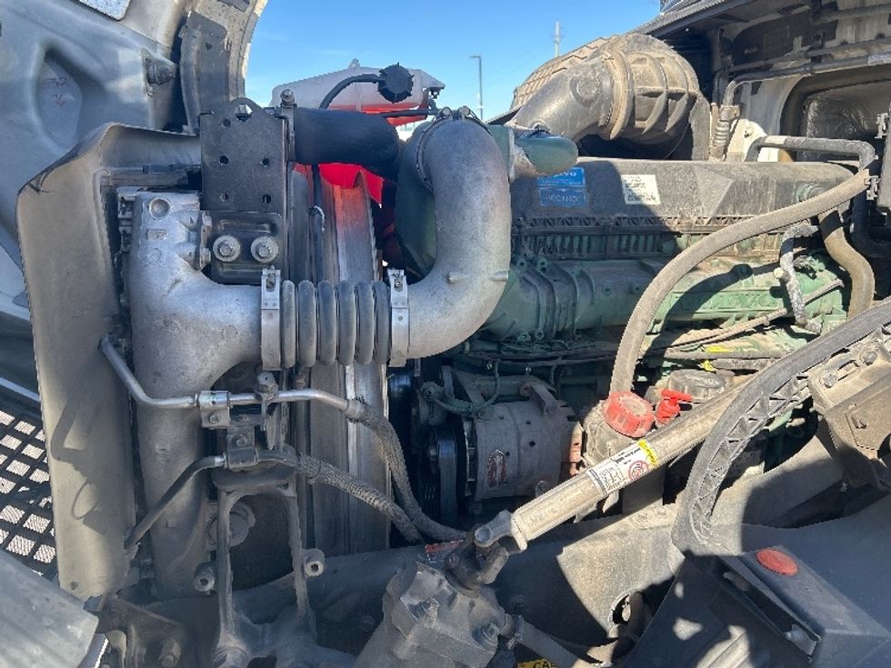 Day Cab Tractor-Heavy Duty Tractors-Volvo-2017-VNL42300-Shreveport-LA-527,827\n\t\tmiles-$ 19,250 - Image 16