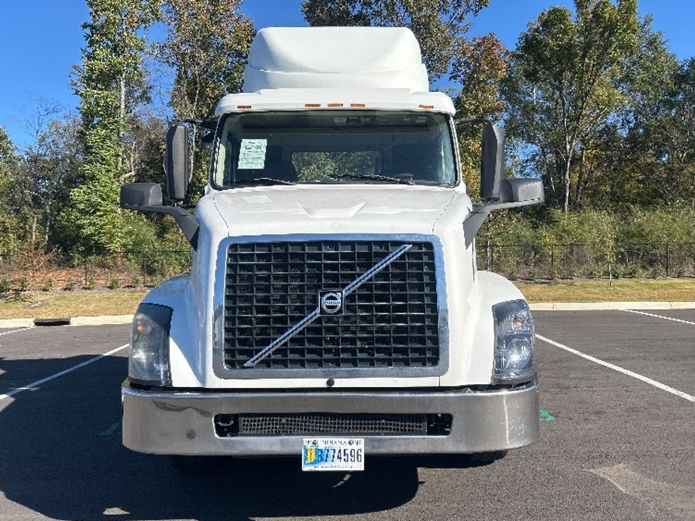 Day Cab Tractor-Heavy Duty Tractors-Volvo-2017-VNL42300-Shreveport-LA-527,827\n\t\tmiles-$ 19,250 - Image 2
