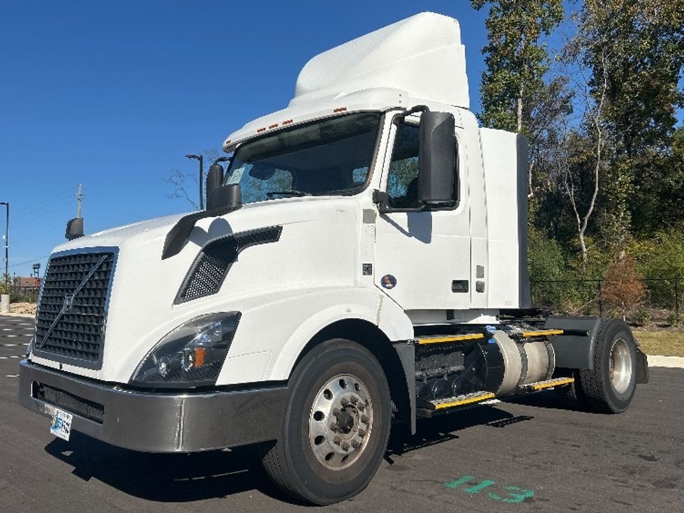 Day Cab Tractor-Heavy Duty Tractors-Volvo-2017-VNL42300-Shreveport-LA-527,827\n\t\tmiles-$ 19,250 - Image 3