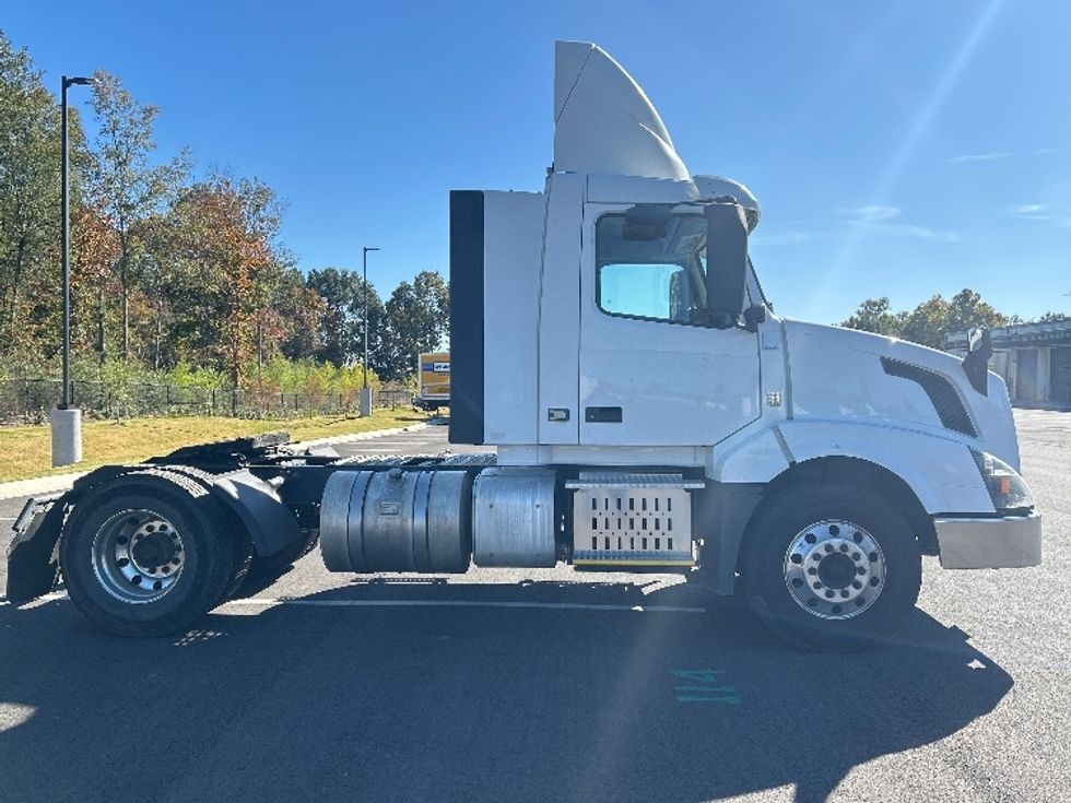 Day Cab Tractor-Heavy Duty Tractors-Volvo-2017-VNL42300-Shreveport-LA-527,827\n\t\tmiles-$ 19,250 - Image 8
