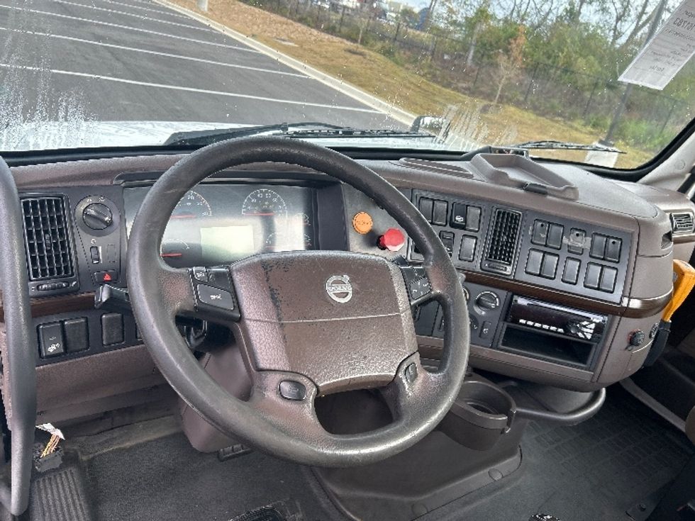 Day Cab Tractor-Heavy Duty Tractors-Volvo-2017-VNL42300-Shreveport-LA-533,779\n\t\tmiles-$ 19,250 - Image 11