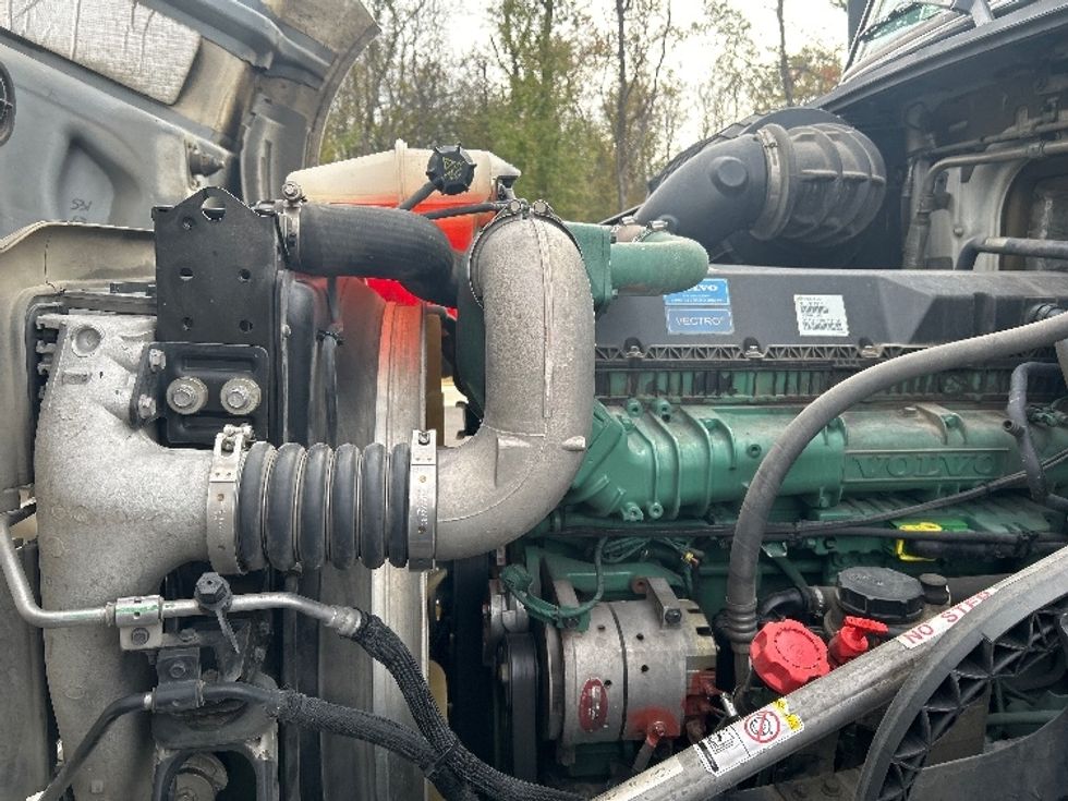 Day Cab Tractor-Heavy Duty Tractors-Volvo-2017-VNL42300-Shreveport-LA-533,779\n\t\tmiles-$ 19,250 - Image 16