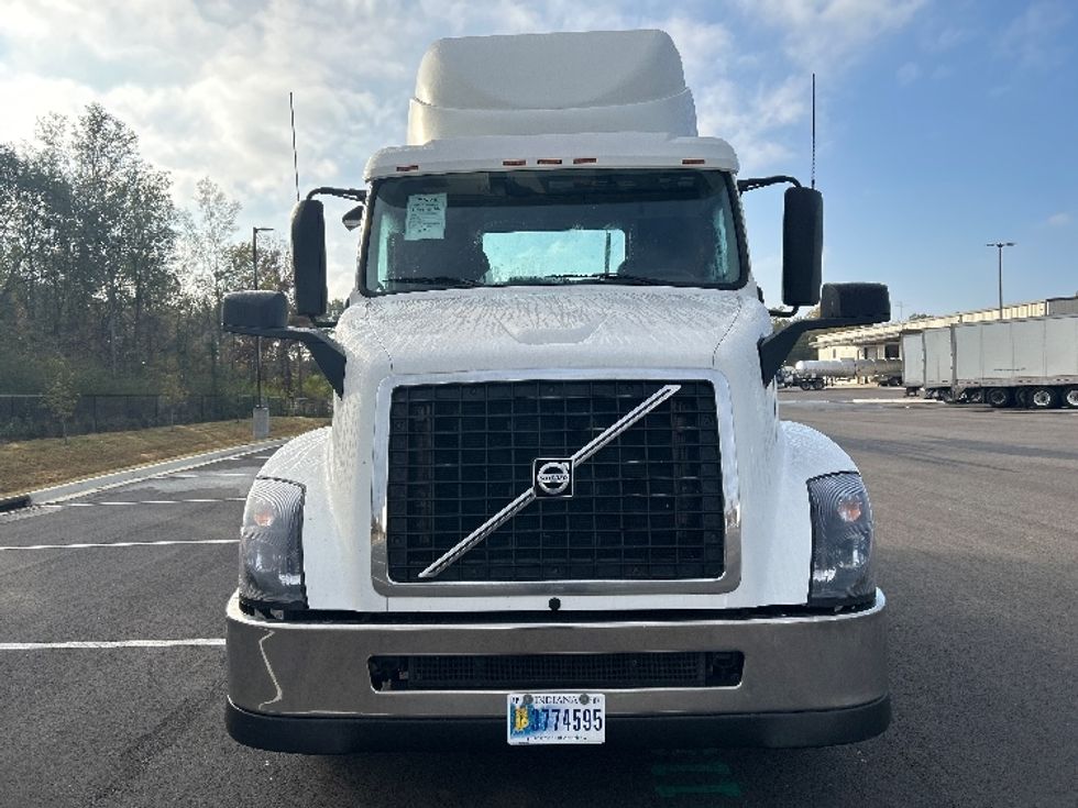 Day Cab Tractor-Heavy Duty Tractors-Volvo-2017-VNL42300-Shreveport-LA-533,779\n\t\tmiles-$ 19,250 - Image 2