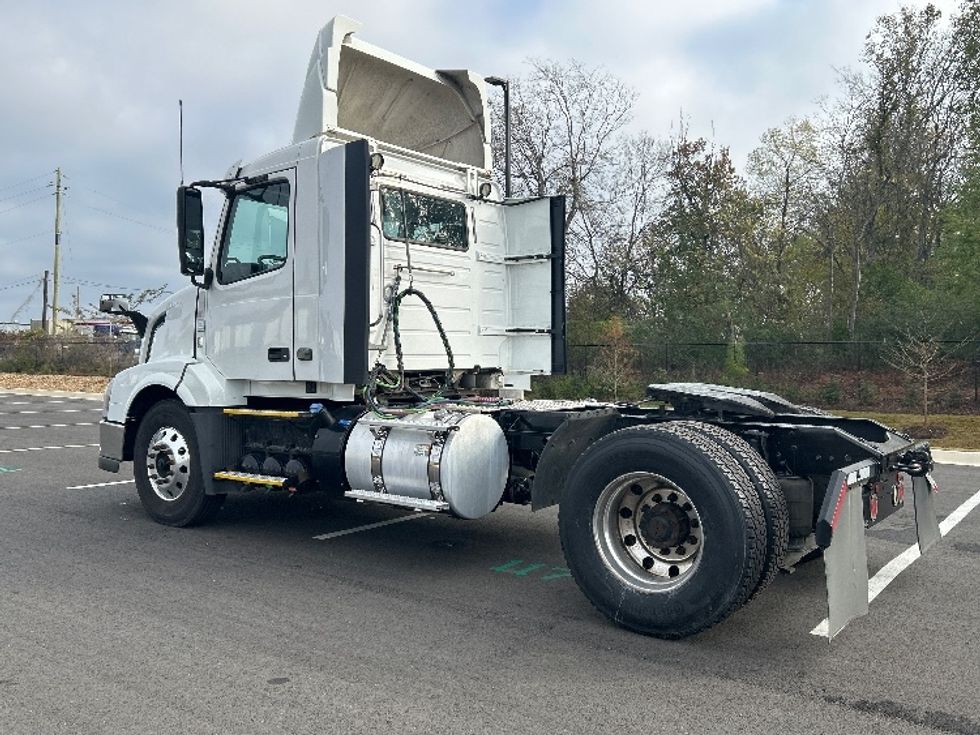Day Cab Tractor-Heavy Duty Tractors-Volvo-2017-VNL42300-Shreveport-LA-533,779\n\t\tmiles-$ 19,250 - Image 5