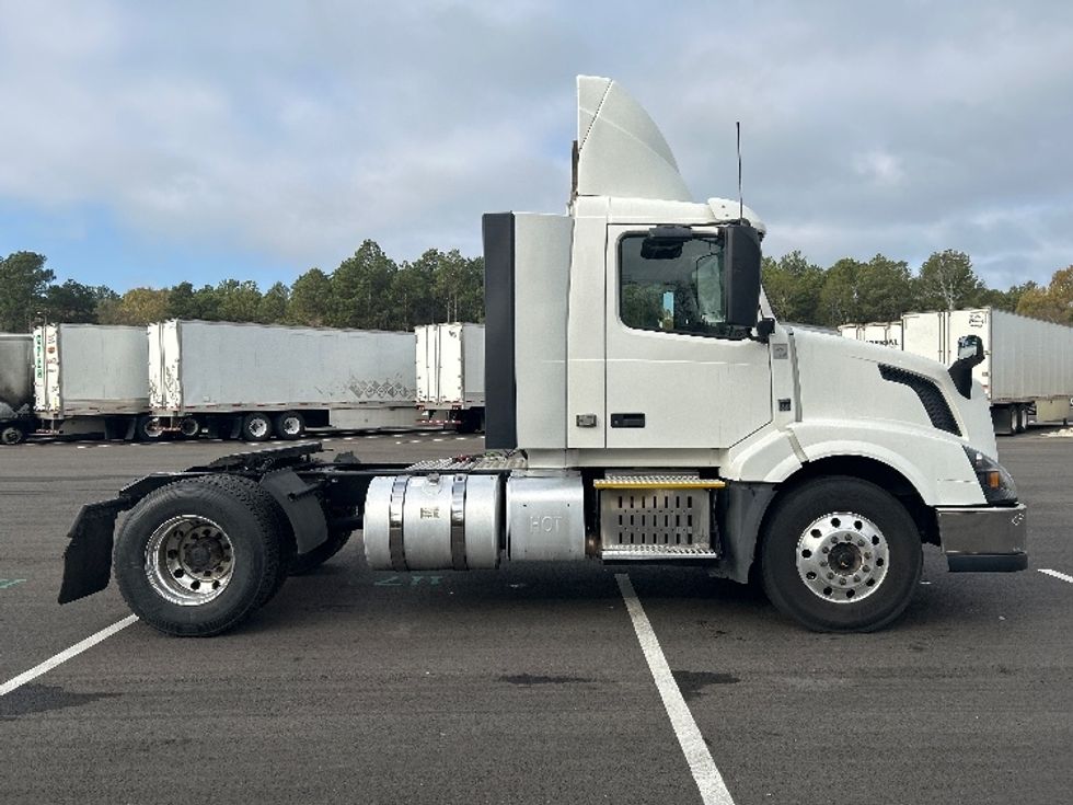 Day Cab Tractor-Heavy Duty Tractors-Volvo-2017-VNL42300-Shreveport-LA-533,779\n\t\tmiles-$ 19,250 - Image 8