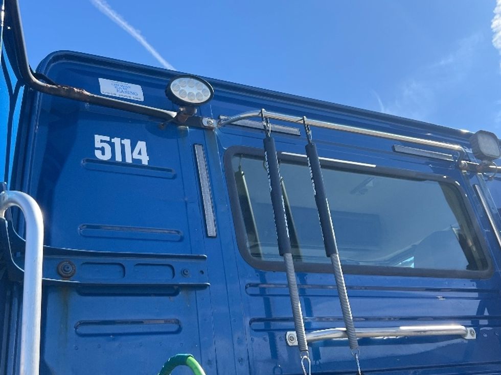 Day Cab Tractor-Heavy Duty Tractors-Volvo-2017-VNL64T300-Rochester-NY-376,005\n\t\tmiles-$ 13,500 - Image 15