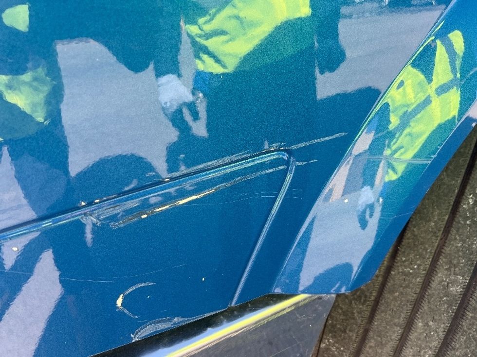 Day Cab Tractor-Heavy Duty Tractors-Volvo-2017-VNL64T300-Rochester-NY-376,005\n\t\tmiles-$ 13,500 - Image 18