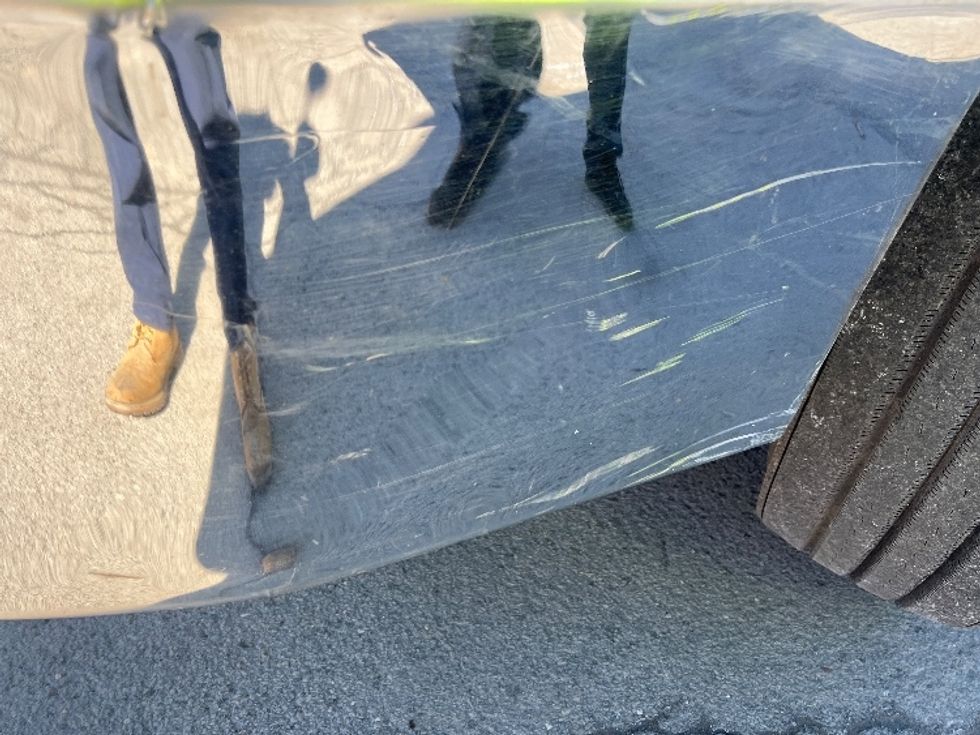 Day Cab Tractor-Heavy Duty Tractors-Volvo-2017-VNL64T300-Rochester-NY-376,005\n\t\tmiles-$ 13,500 - Image 19