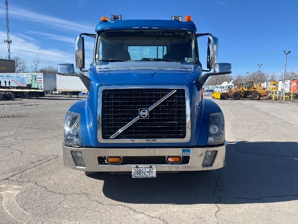 Day Cab Tractor-Heavy Duty Tractors-Volvo-2017-VNL64T300-Rochester-NY-376,005\n\t\tmiles-$ 13,500 - Image 2