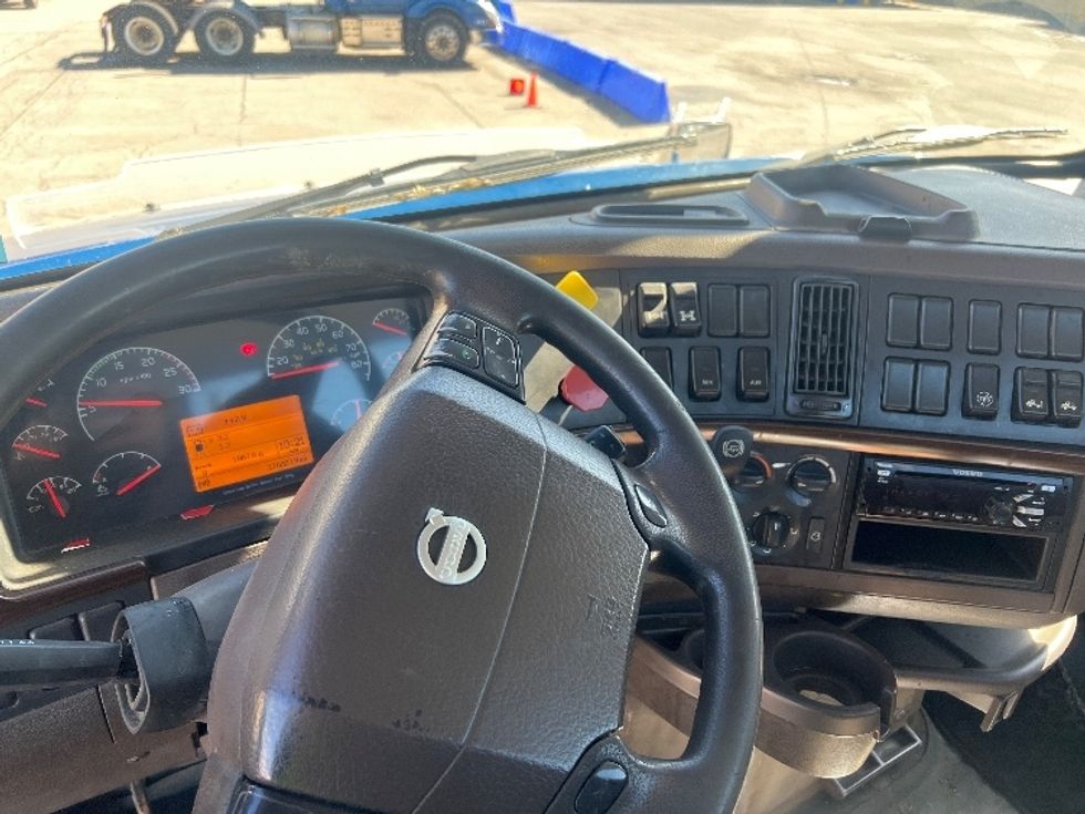 Day Cab Tractor-Heavy Duty Tractors-Volvo-2017-VNL64T300-Rochester-NY-376,005\n\t\tmiles-$ 13,500 - Image 8