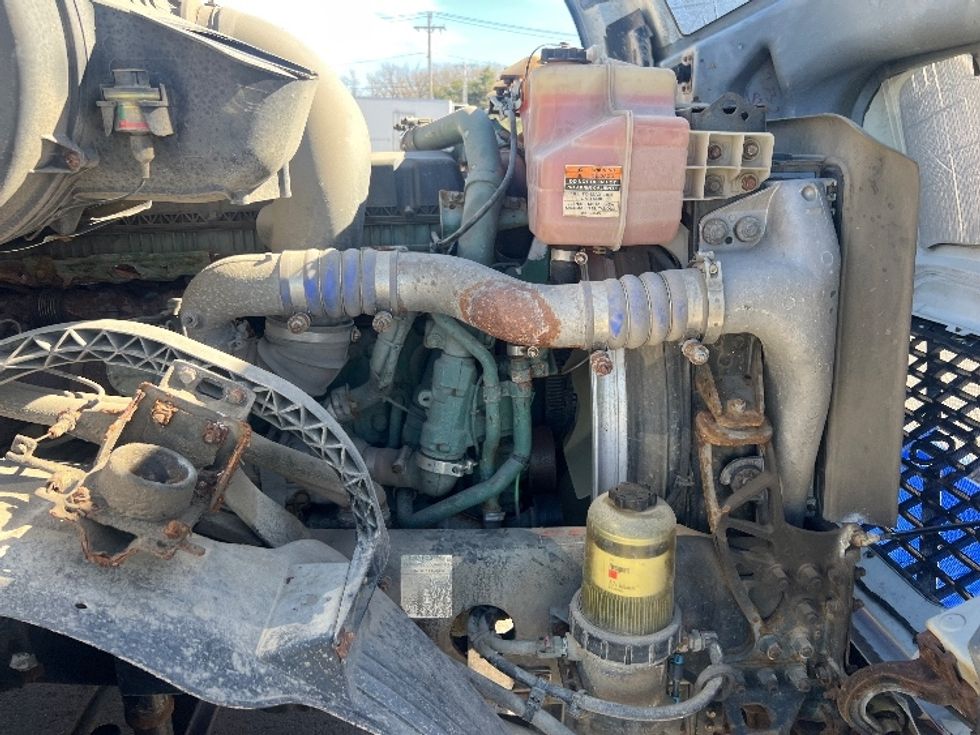 Day Cab Tractor-Heavy Duty Tractors-Volvo-2017-VNL64T300-Rochester-NY-391,553\n\t\tmiles-$ 13,000 - Image 13