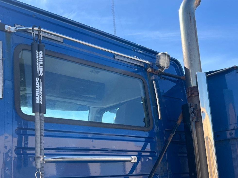 Day Cab Tractor-Heavy Duty Tractors-Volvo-2017-VNL64T300-Rochester-NY-391,553\n\t\tmiles-$ 13,000 - Image 15