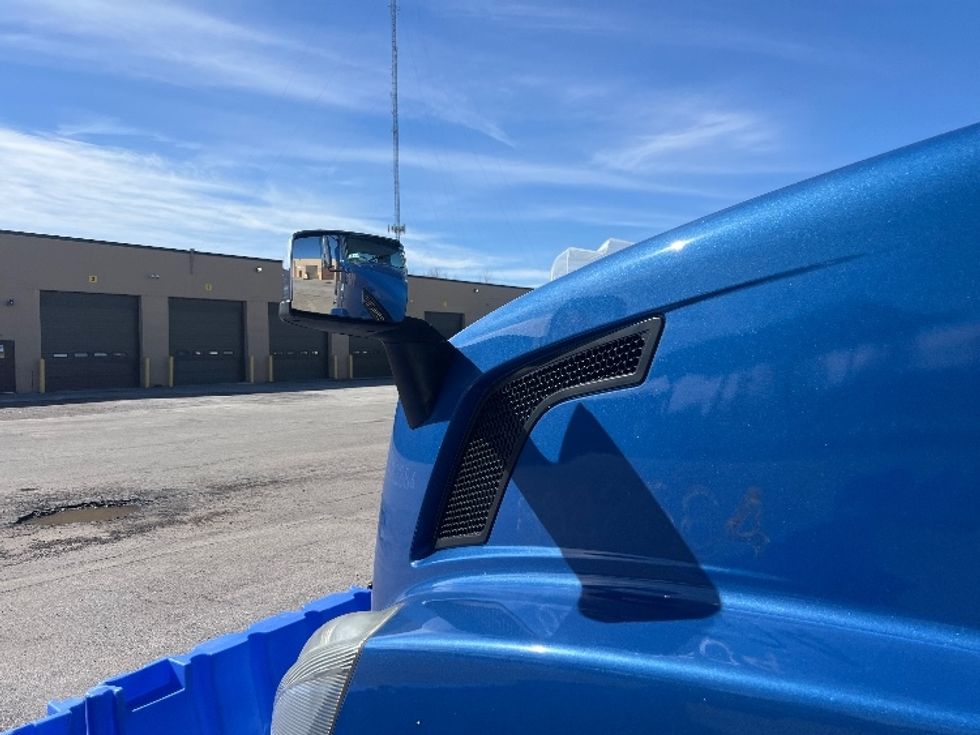 Day Cab Tractor-Heavy Duty Tractors-Volvo-2017-VNL64T300-Rochester-NY-391,553\n\t\tmiles-$ 13,000 - Image 16