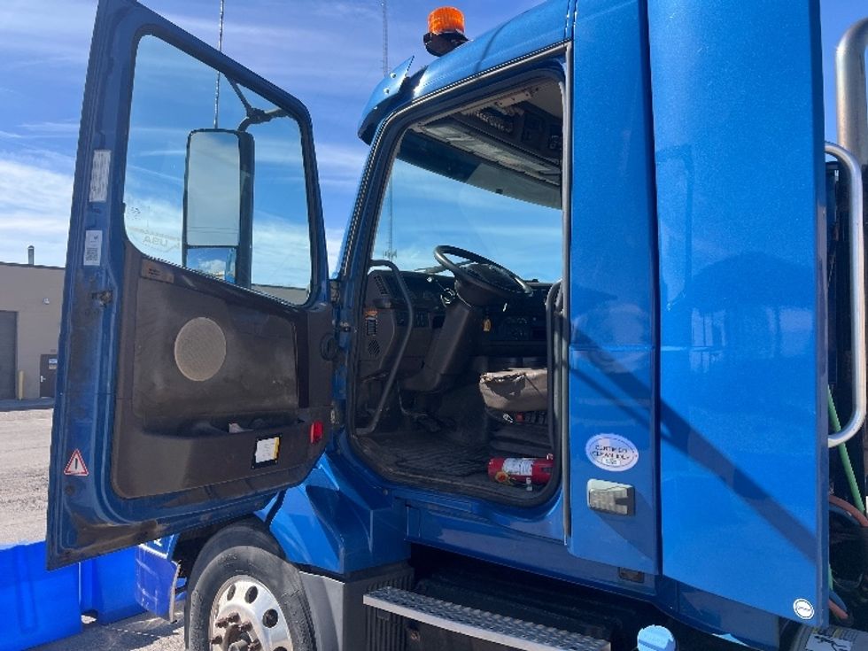 Day Cab Tractor-Heavy Duty Tractors-Volvo-2017-VNL64T300-Rochester-NY-391,553\n\t\tmiles-$ 13,000 - Image 7