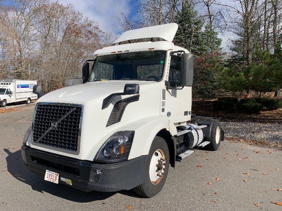 Day Cab Tractor-Heavy Duty Tractors-Volvo-2018-VNL42300-Fitchburg-MA-289,136\n\t\tmiles-$ 32,750 - Image 3