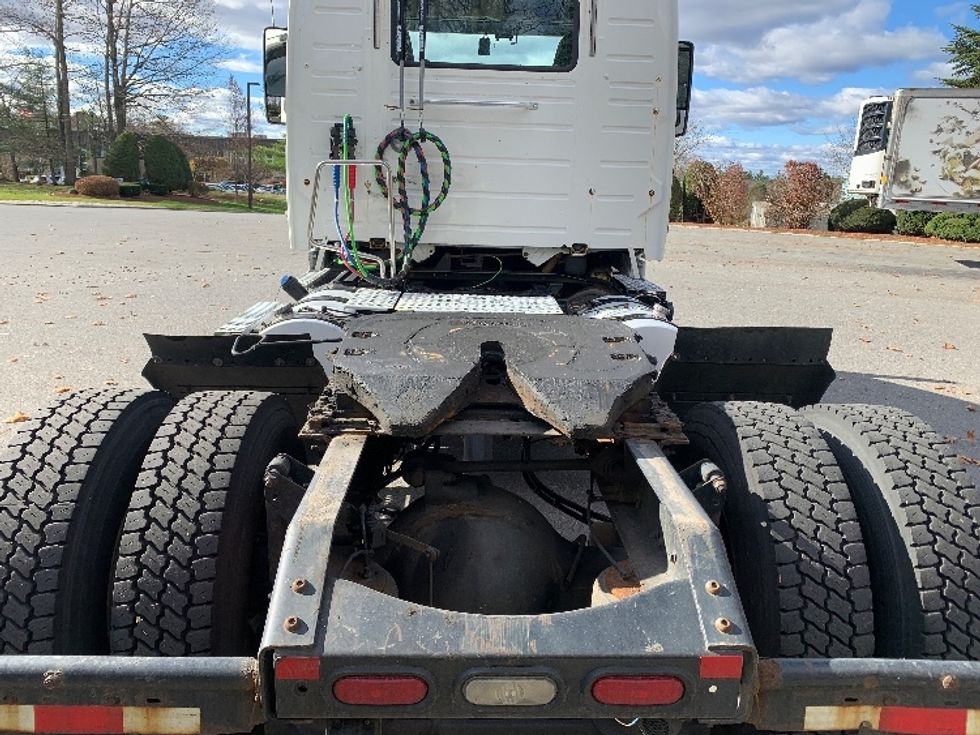 Day Cab Tractor-Heavy Duty Tractors-Volvo-2018-VNL42300-Fitchburg-MA-289,136\n\t\tmiles-$ 32,750 - Image 6