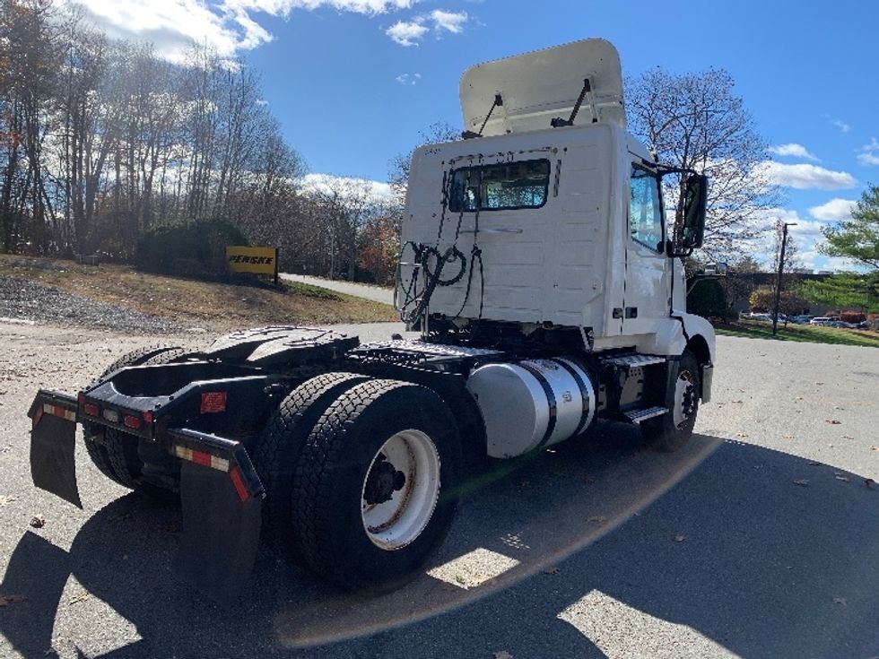 Day Cab Tractor-Heavy Duty Tractors-Volvo-2018-VNL42300-Fitchburg-MA-327,720\n\t\tmiles-$ 31,000 - Image 7