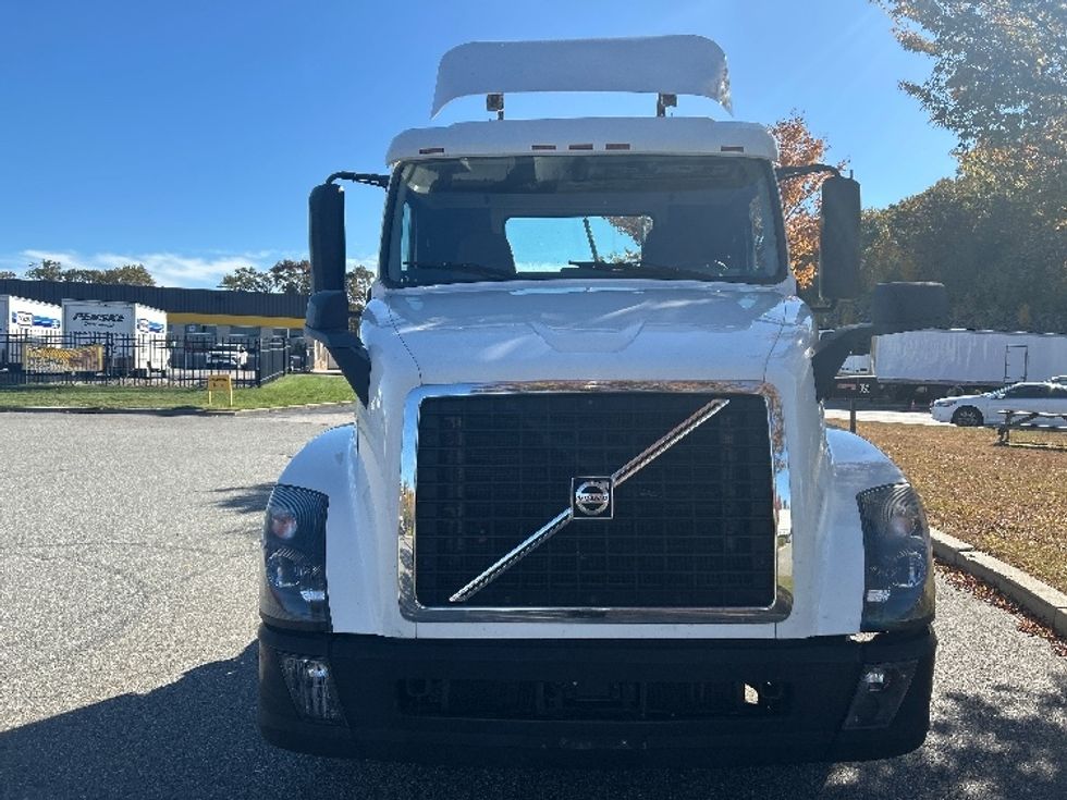 2018 Volvo Truck VNL photo 2
