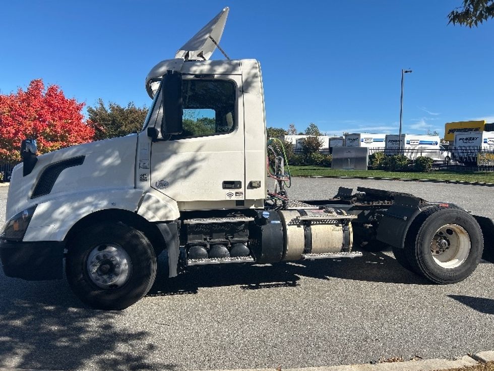 2018 Volvo Truck VNL photo 4