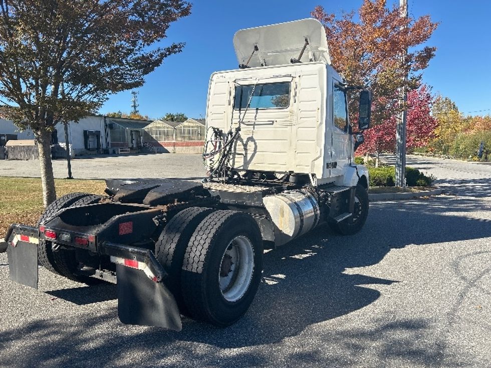 Day Cab Tractor-Heavy Duty Tractors-Volvo-2018-VNL42300-Fitchburg-MA-339,263\n\t\tmiles-$ 23,500 - Image 7