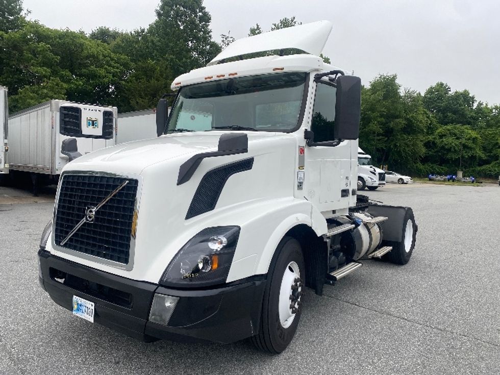Day Cab Tractor-Heavy Duty Tractors-Volvo-2018-VNL42300-Greensboro-NC-546,254\n\t\tmiles-$ 20,250 - Image 1