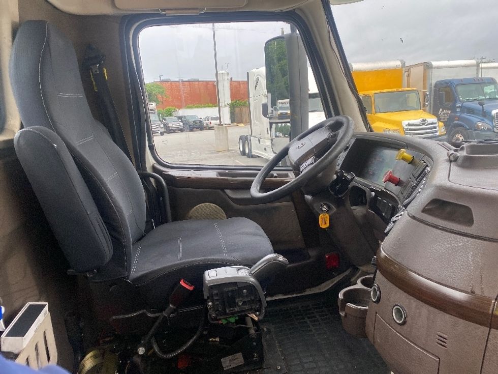 Day Cab Tractor-Heavy Duty Tractors-Volvo-2018-VNL42300-Greensboro-NC-546,254\n\t\tmiles-$ 20,250 - Image 13