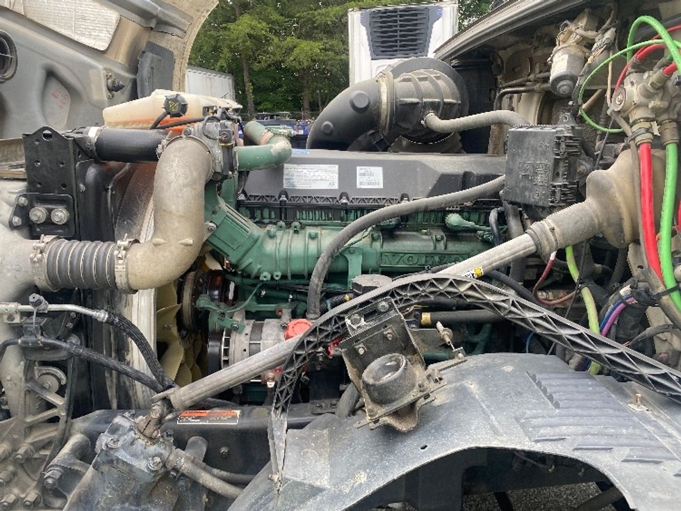 Day Cab Tractor-Heavy Duty Tractors-Volvo-2018-VNL42300-Greensboro-NC-546,254\n\t\tmiles-$ 20,250 - Image 15