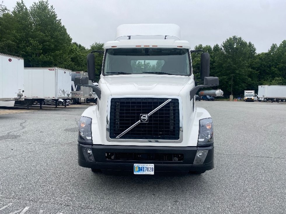 Day Cab Tractor-Heavy Duty Tractors-Volvo-2018-VNL42300-Greensboro-NC-546,254\n\t\tmiles-$ 20,250 - Image 2