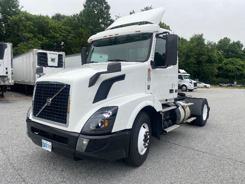 Day Cab Tractor-Heavy Duty Tractors-Volvo-2018-VNL42300-Greensboro-NC-546,254\n\t\tmiles-$ 20,250 - Image 3