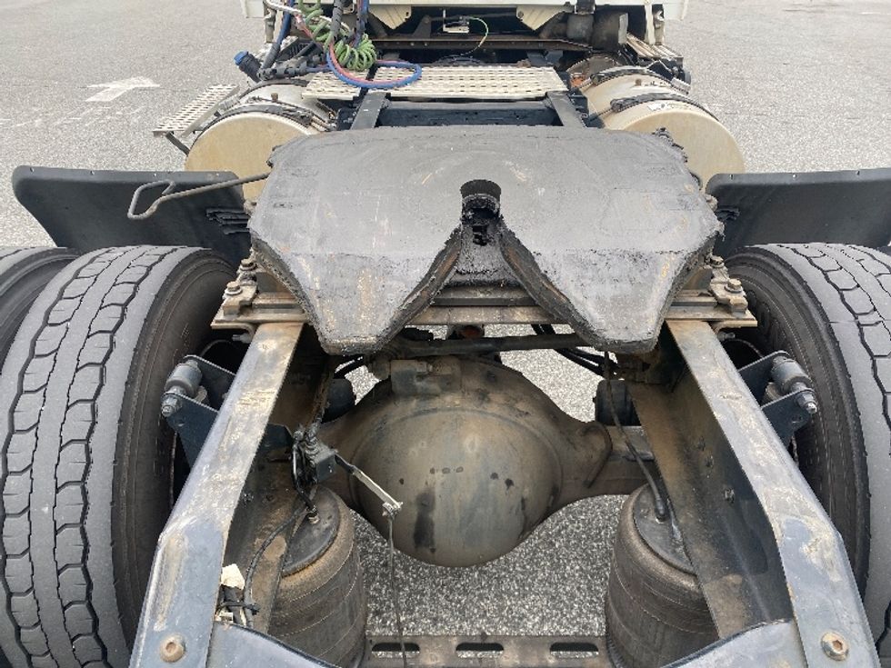 Day Cab Tractor-Heavy Duty Tractors-Volvo-2018-VNL42300-Greensboro-NC-546,254\n\t\tmiles-$ 20,250 - Image 6