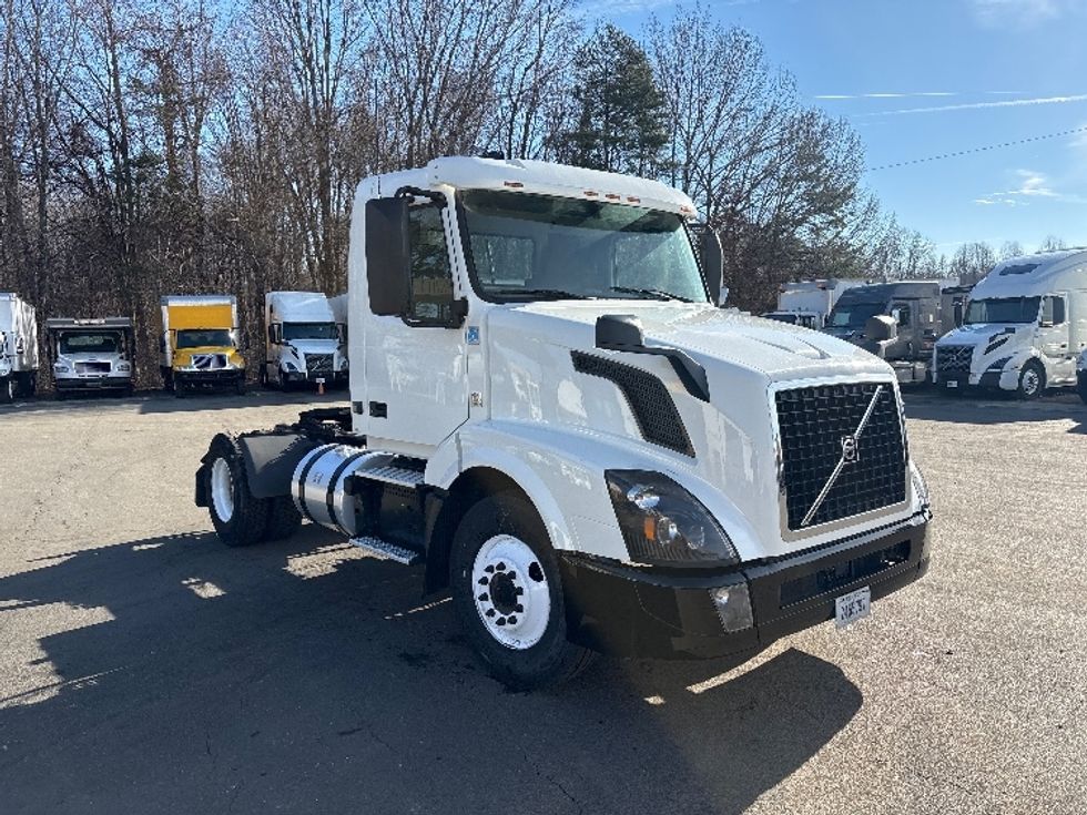 Day Cab Tractor-Heavy Duty Tractors-Volvo-2018-VNL42300-Mebane-NC-261,701\n\t\tmiles-$ 22,750 - Image 1