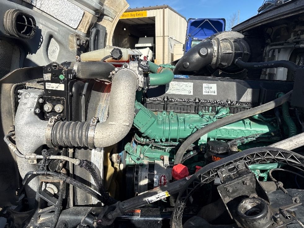 Day Cab Tractor-Heavy Duty Tractors-Volvo-2018-VNL42300-Mebane-NC-261,701\n\t\tmiles-$ 22,750 - Image 16