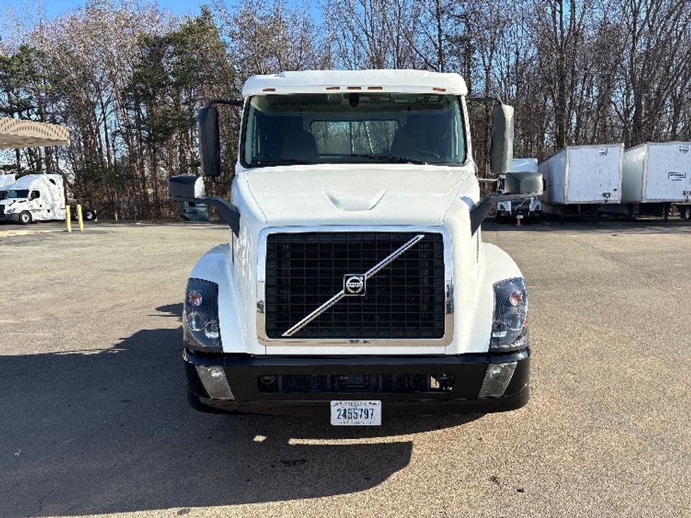 Day Cab Tractor-Heavy Duty Tractors-Volvo-2018-VNL42300-Mebane-NC-261,701\n\t\tmiles-$ 22,750 - Image 2