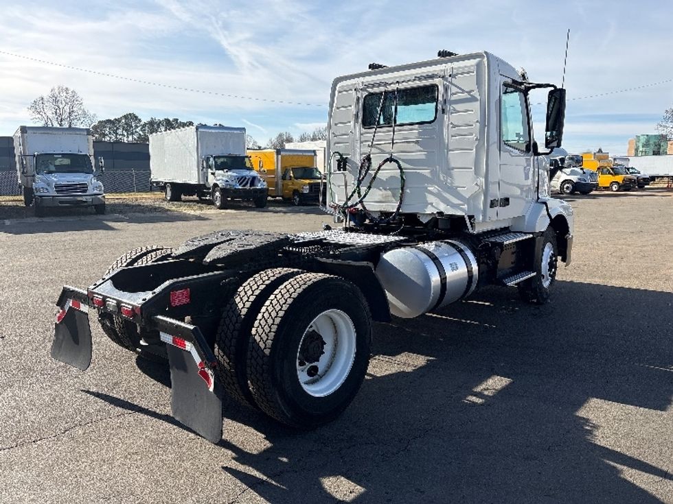 Day Cab Tractor-Heavy Duty Tractors-Volvo-2018-VNL42300-Mebane-NC-261,701\n\t\tmiles-$ 22,750 - Image 7