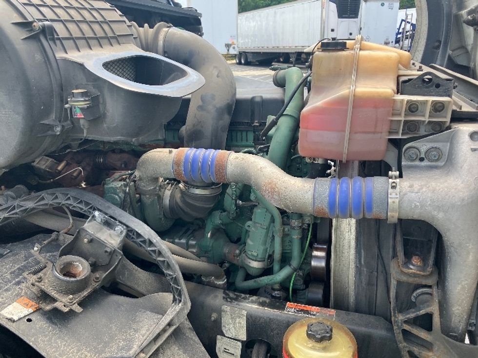 Day Cab Tractor-Heavy Duty Tractors-Volvo-2018-VNL62300-Jessup-MD-406,218\n\t\tmiles-$ 31,000 - Image 15