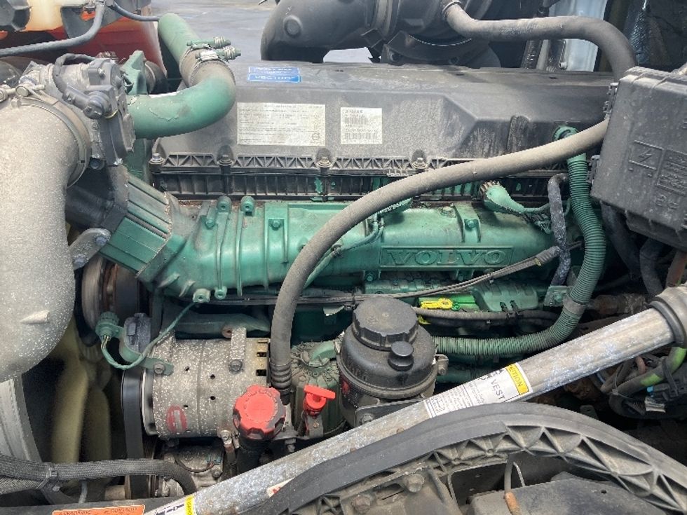 Day Cab Tractor-Heavy Duty Tractors-Volvo-2018-VNL62300-Jessup-MD-406,218\n\t\tmiles-$ 31,000 - Image 16