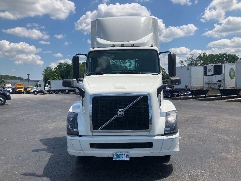 Day Cab Tractor-Heavy Duty Tractors-Volvo-2018-VNL62300-Jessup-MD-406,218\n\t\tmiles-$ 31,000 - Image 2