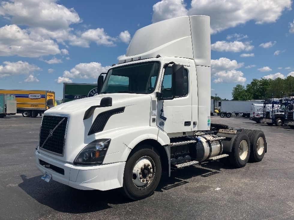 Day Cab Tractor-Heavy Duty Tractors-Volvo-2018-VNL62300-Jessup-MD-406,218\n\t\tmiles-$ 31,000 - Image 3