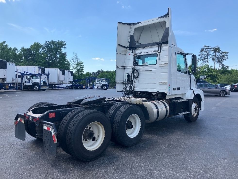 Day Cab Tractor-Heavy Duty Tractors-Volvo-2018-VNL62300-Jessup-MD-406,218\n\t\tmiles-$ 31,000 - Image 7