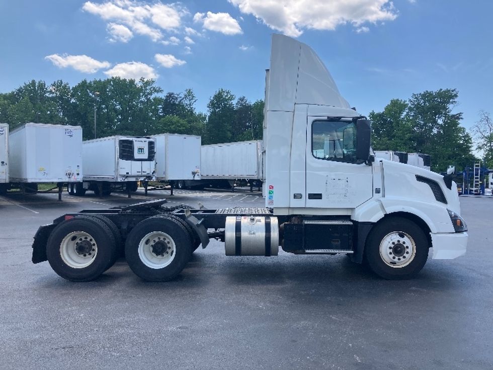Day Cab Tractor-Heavy Duty Tractors-Volvo-2018-VNL62300-Jessup-MD-406,218\n\t\tmiles-$ 31,000 - Image 8